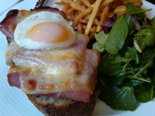 Lecole croque madame close