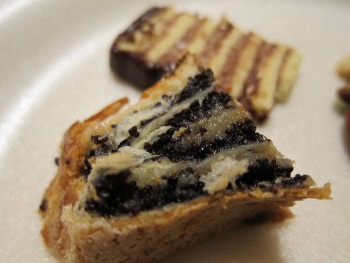 Poppyseed Cake Close