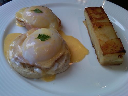 Lecole eggs benny