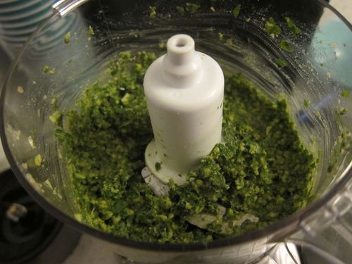 Basil pesto blender